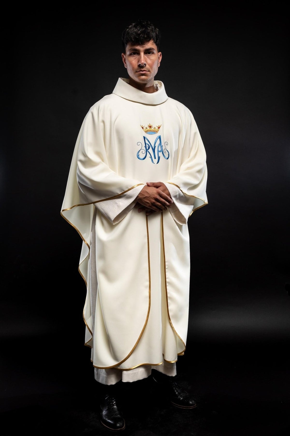 Marian chasuble front view showing ecru fabric, stand-up collar, Marian monogram and gold trim