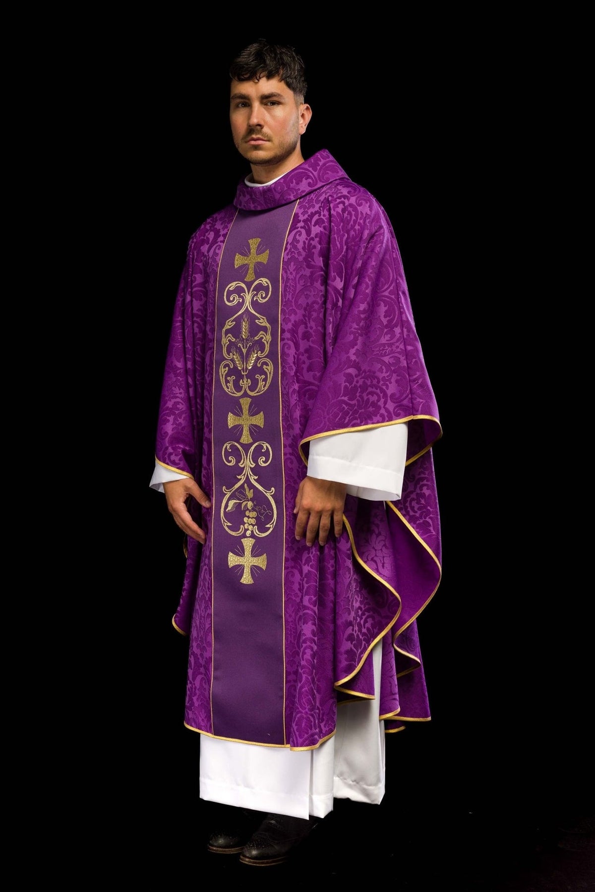 Purple chasuble, side view with damask pattern, stand-up collar and gold trim