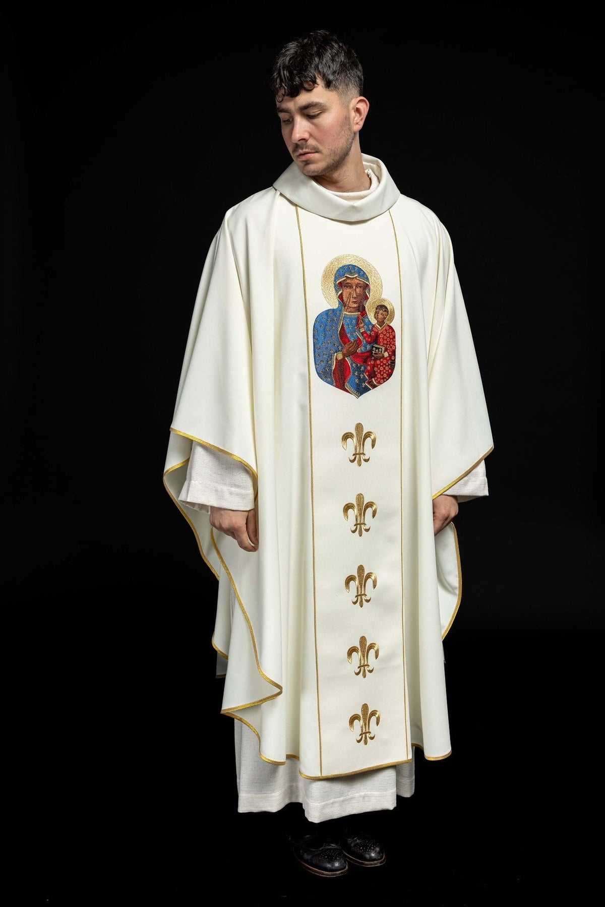 Ecru chasuble front view with Our Lady embroidery and gold fleur-de-lis motifs