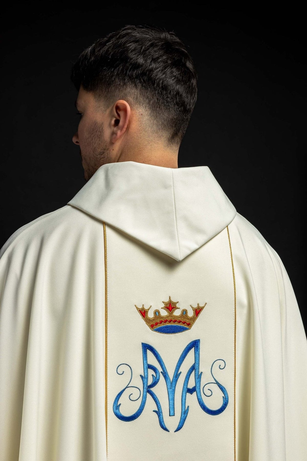 Ecru chasuble close-up of stand-up collar and crown embroidery