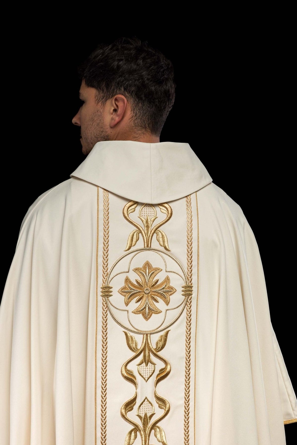 Ecru chasuble stand-up collar and upper back close-up with gold embroidery