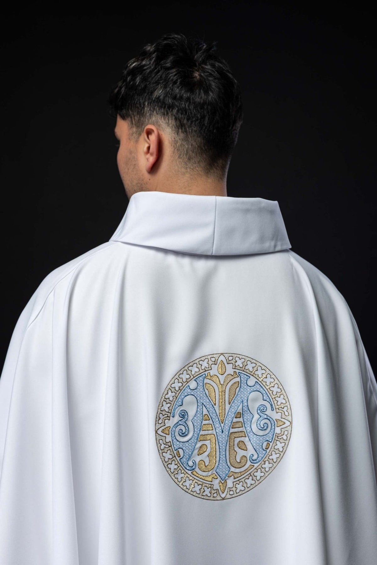 Marian chasuble back close-up with white fabric, stand-up collar and partial embroidered Marian motif