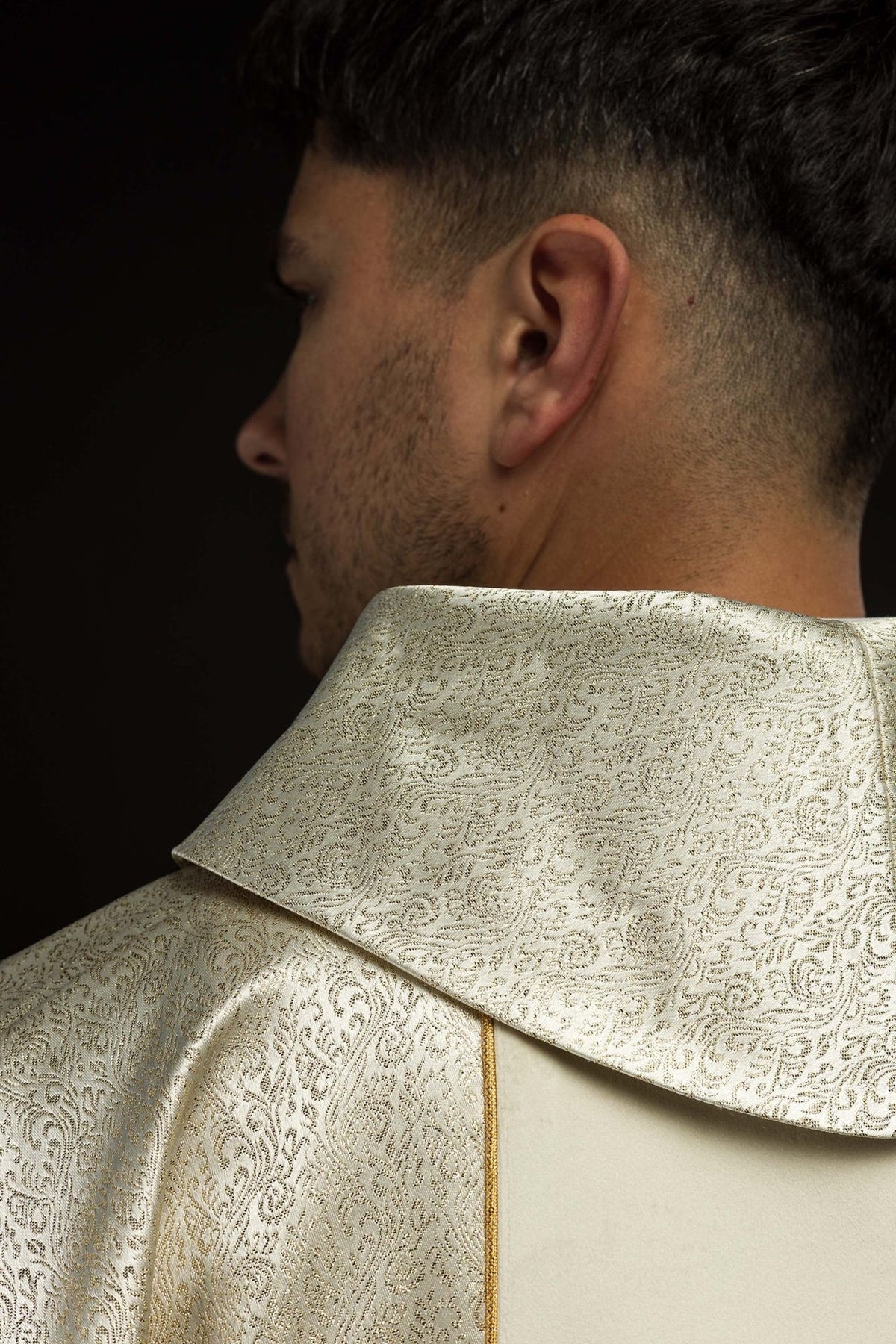 Holy Family chasuble, close-up of patterned stand-up collar
