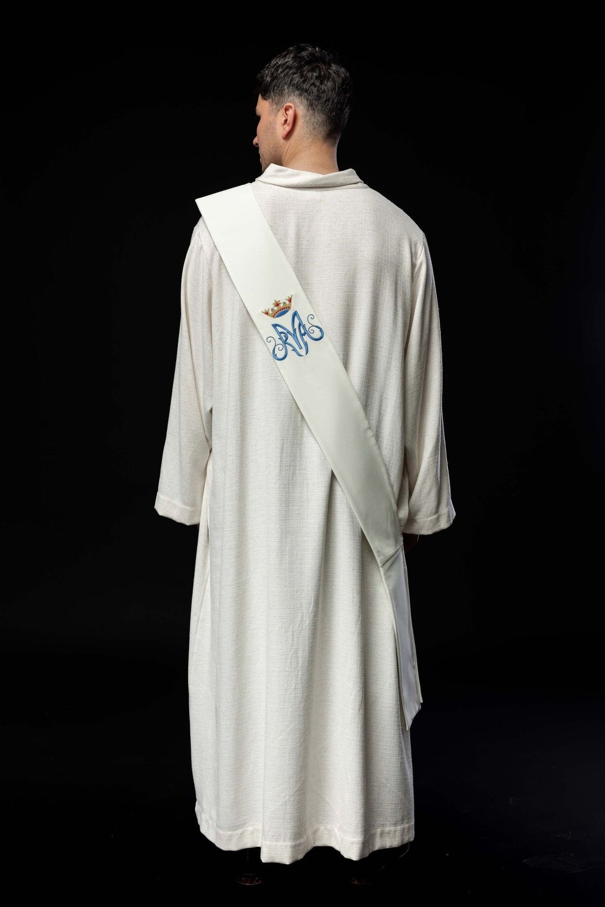 White Marian deacon stole worn from the back, showing its full length and plain lower end