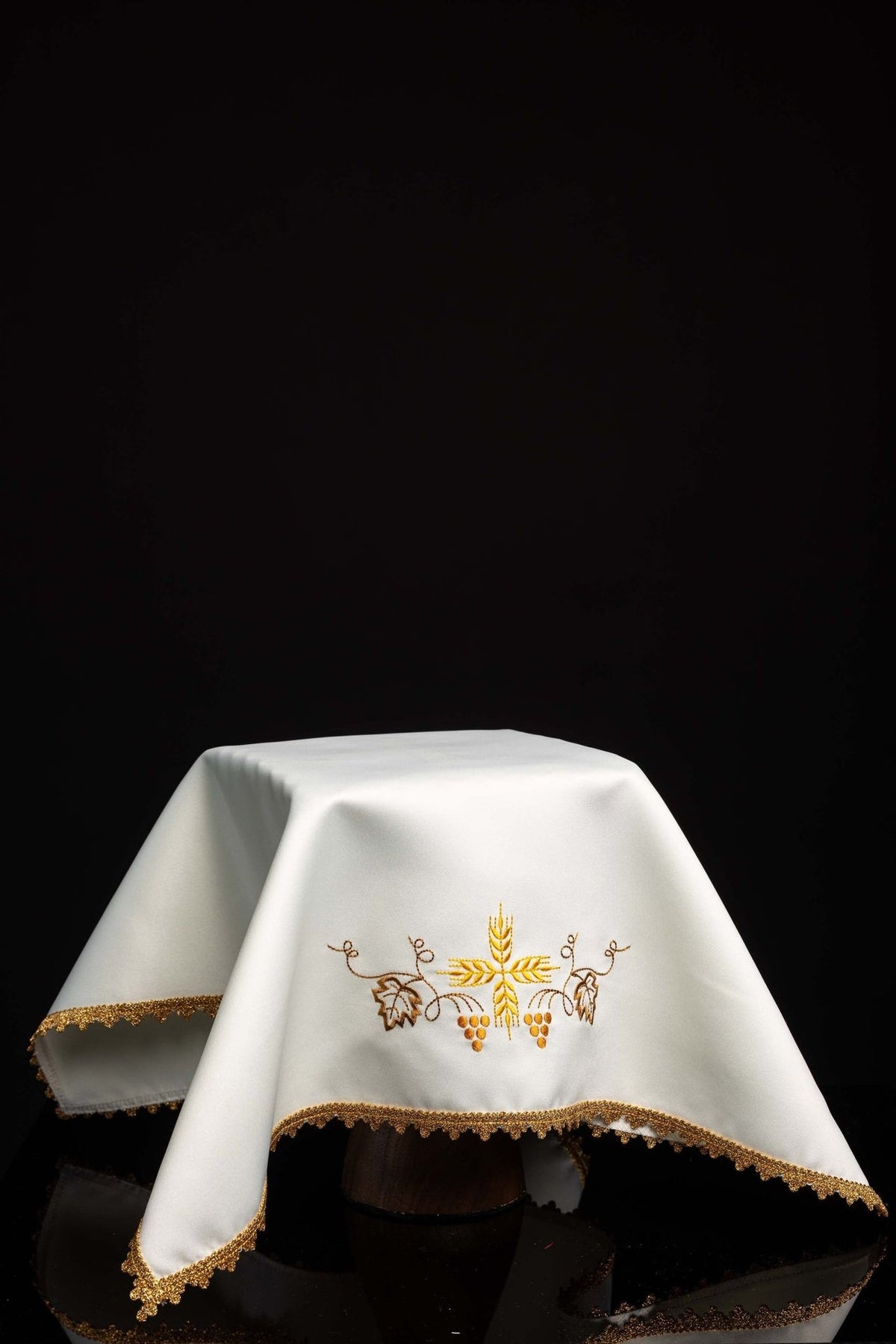 White chalice veil with gold wheat and grapes embroidery