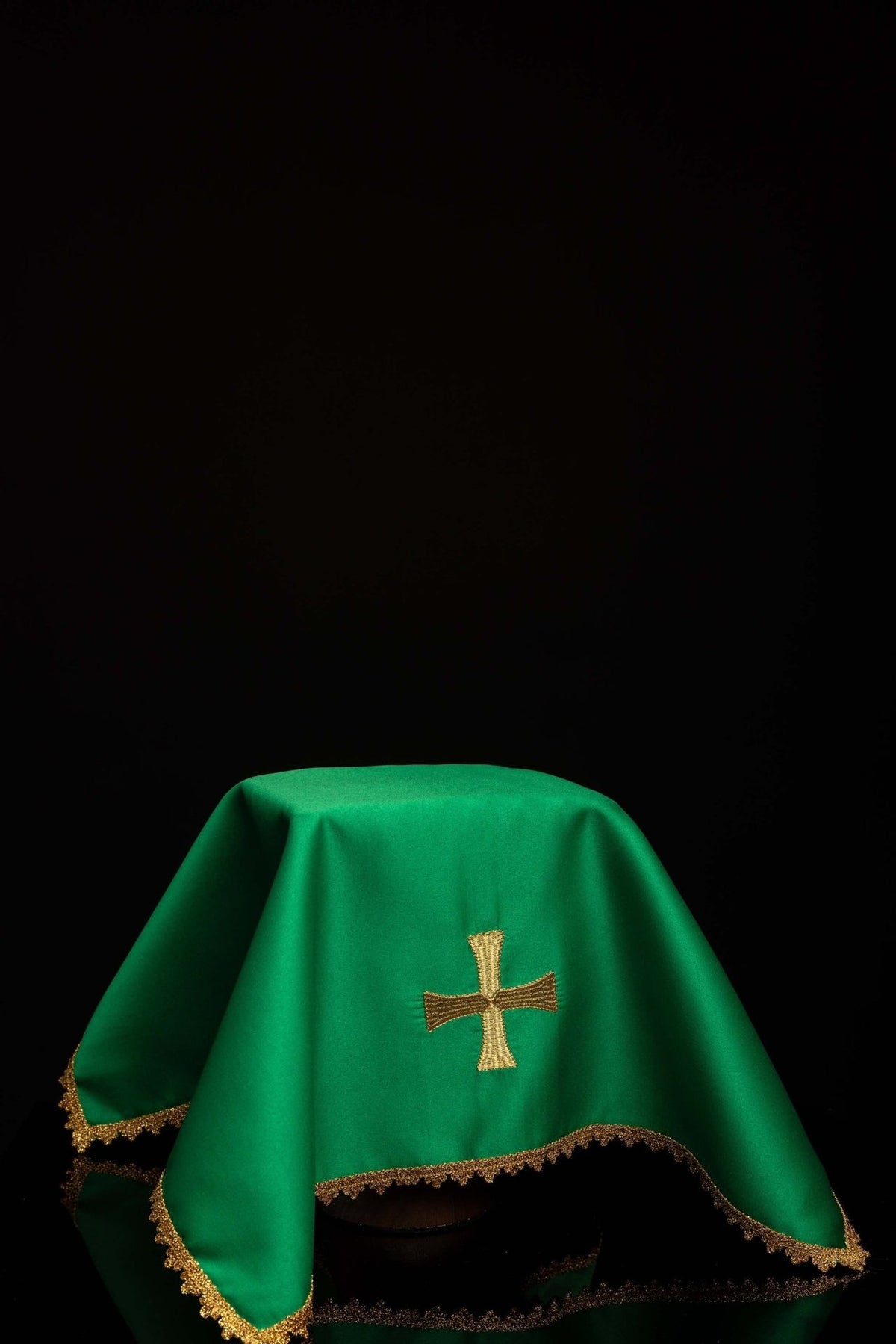 Green chalice veil with embroidered gold cross and gold trim, front view