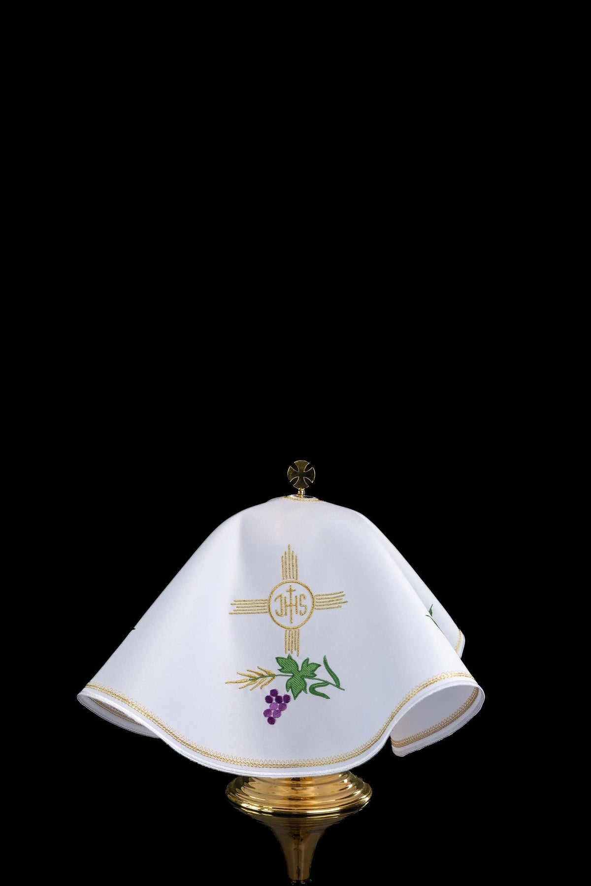Round ciborium veil with Eucharistic motifs and IHS embroidery, white front with gold trim