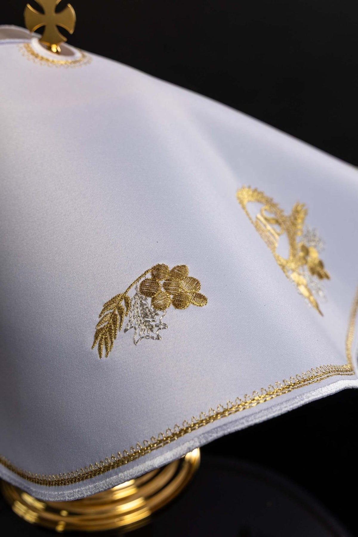 White ciborium veil side detail with gold wheat and grapes embroidery
