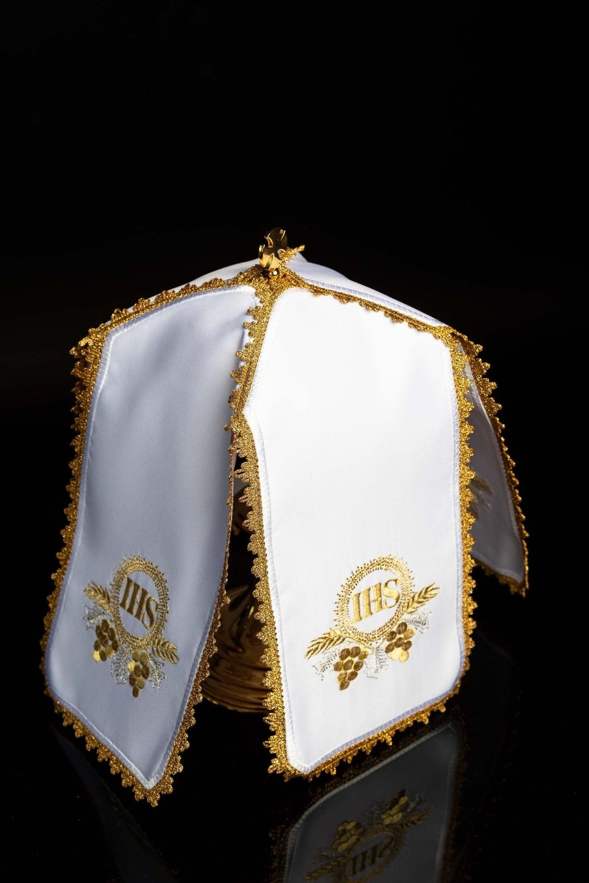 Ciborium veil front view showing white panels, gold IHS monogram embroidery, grapes, wheat and trim