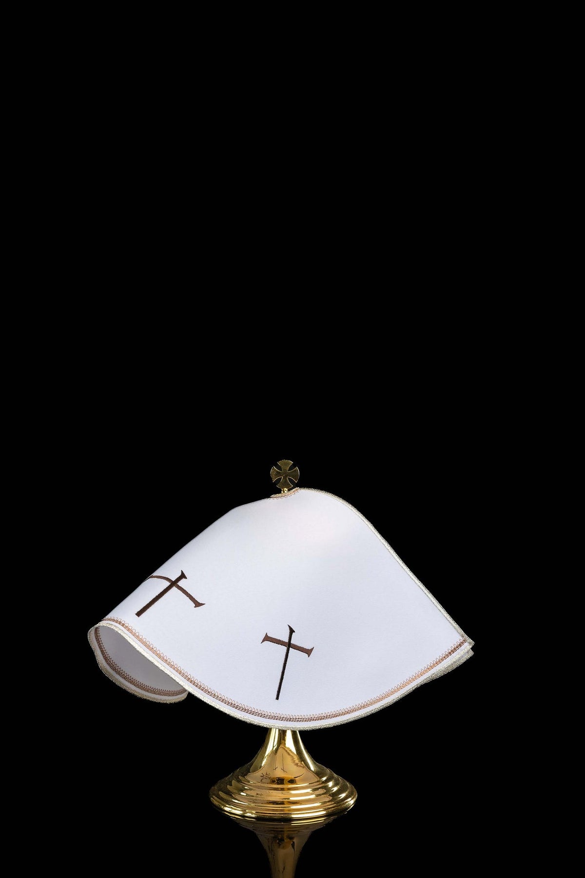White ciborium veil with Franciscan embroidery, reverse view with embroidered crosses