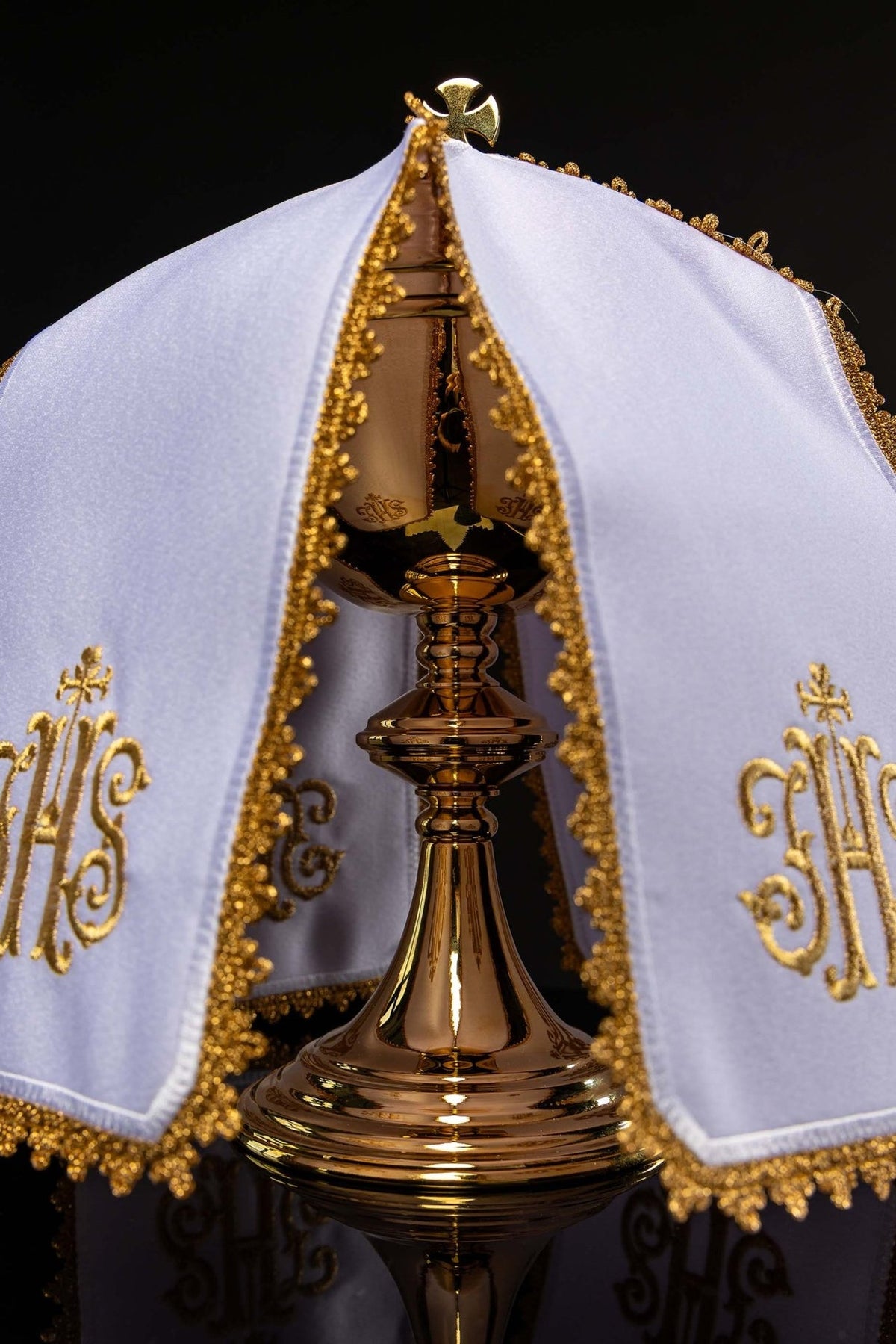 Ciborium veil, open view showing white panels with gold lace trim