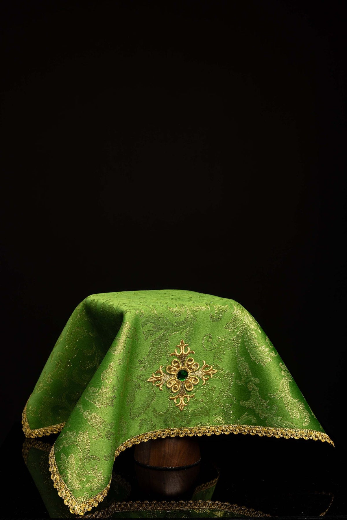 Embroidered chalice veil with cross motif and green stone, green front view with gold trim