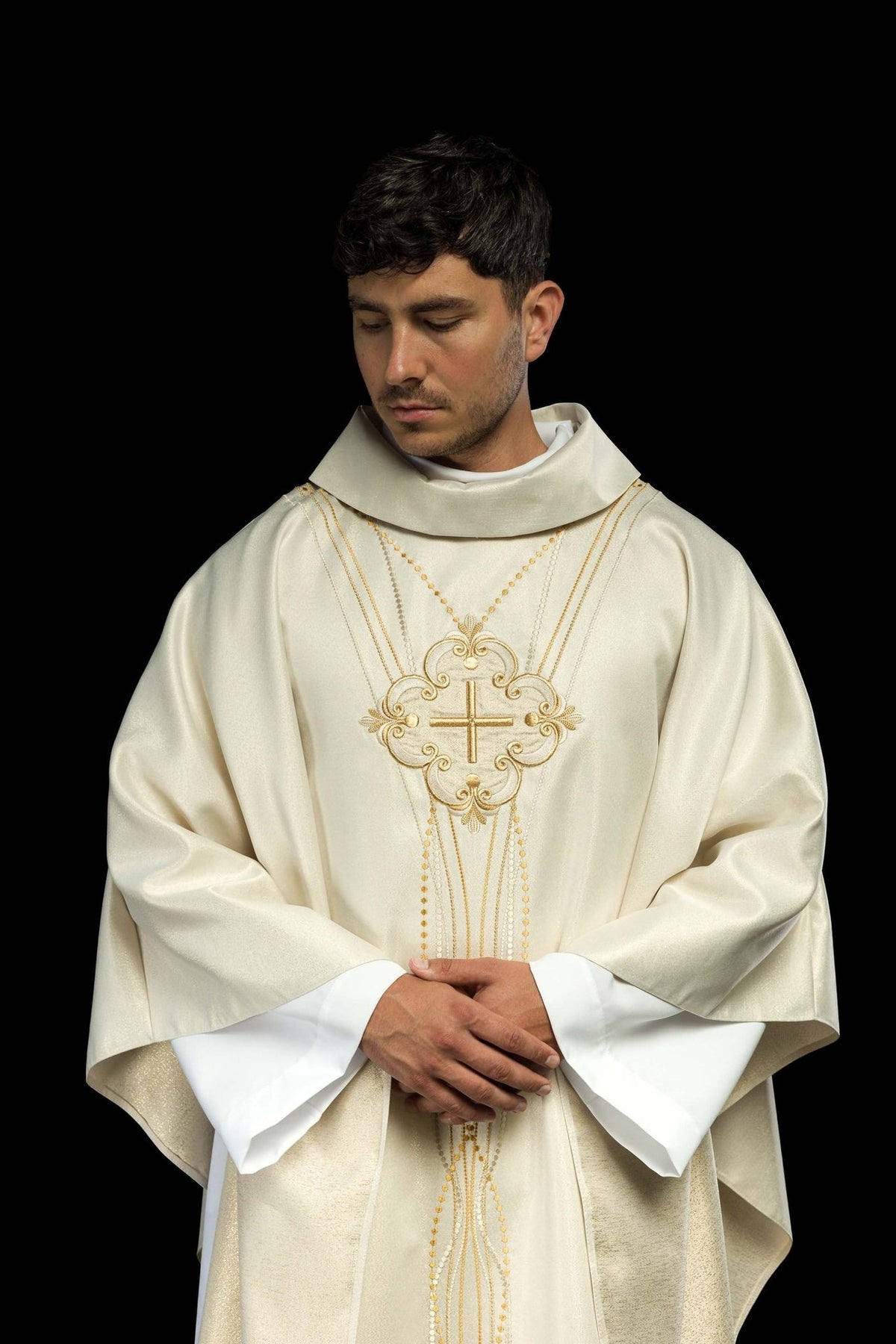 Ecru chasuble upper front view with stand-up collar and ornate cross motif