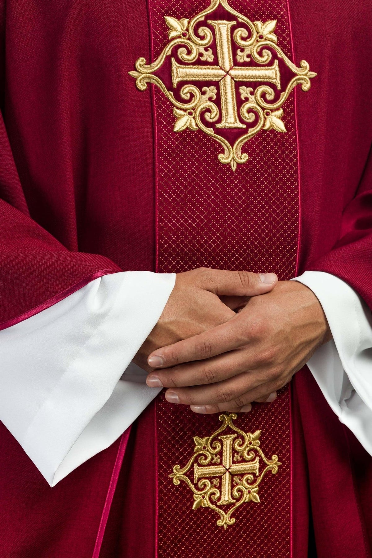 Red velvet chasuble, close-up of the gold embroidered stand-up collar and orphrey