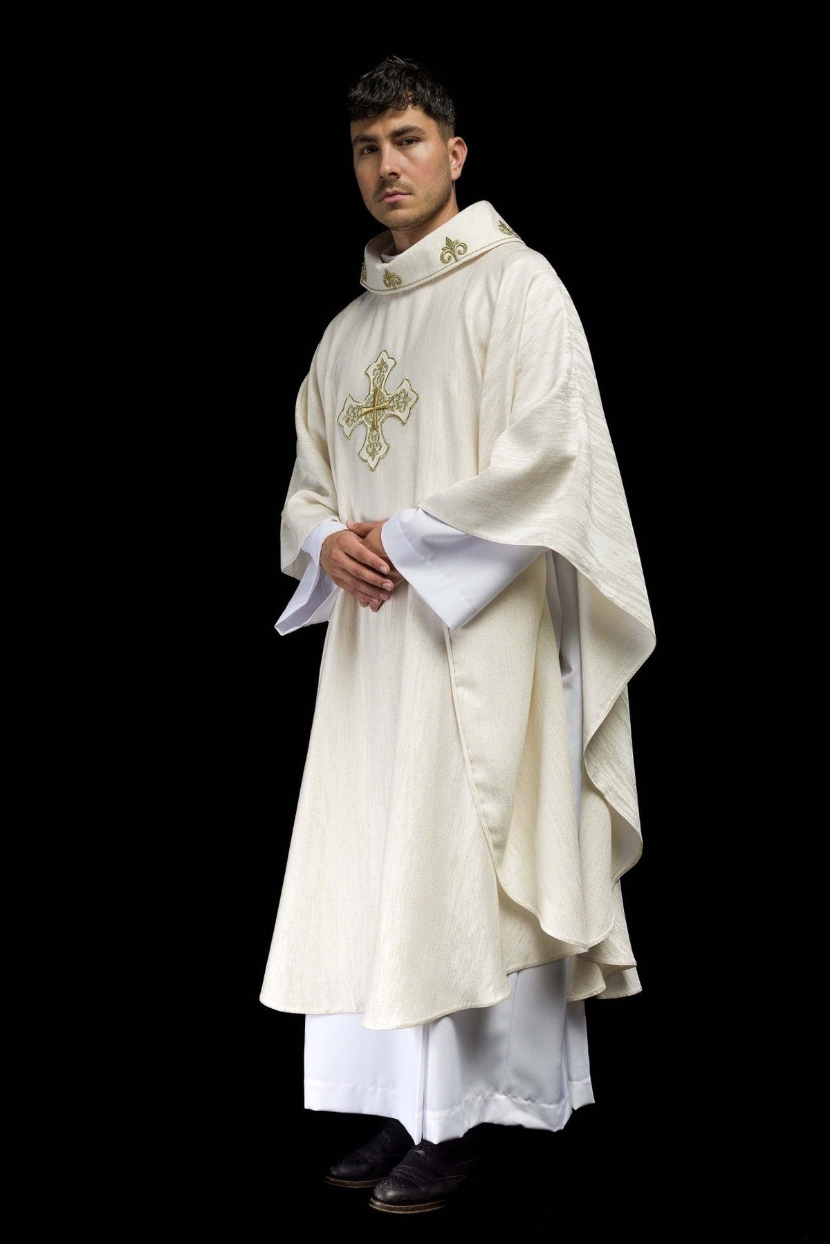 Ecru chasuble three-quarter view with front cross and stand-up collar embroidery