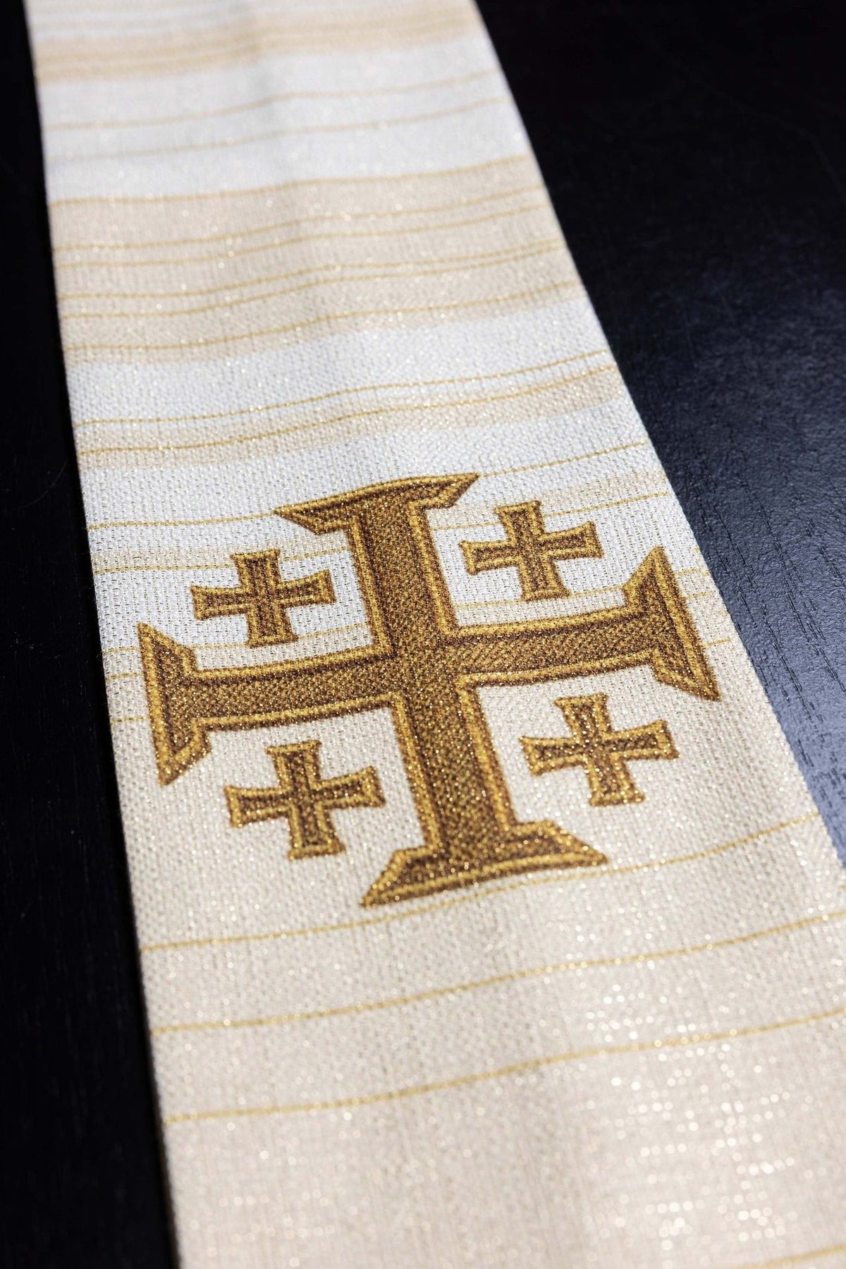 Ornat drukowany z Krzyżem Jerozolimskim ecru
