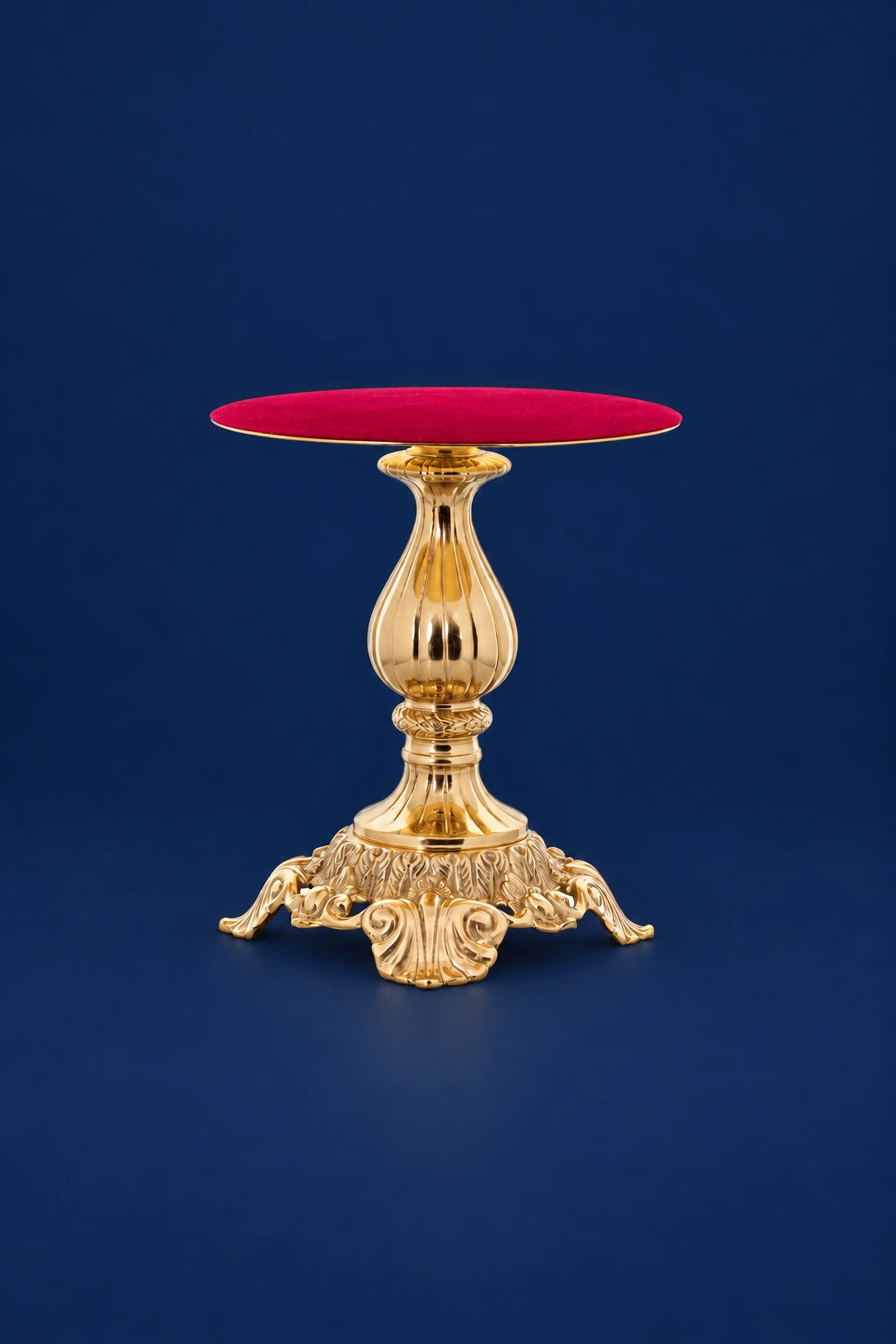 Brass thabor table for a monstrance, 11.75 in (30 cm), front view with gold base and red top