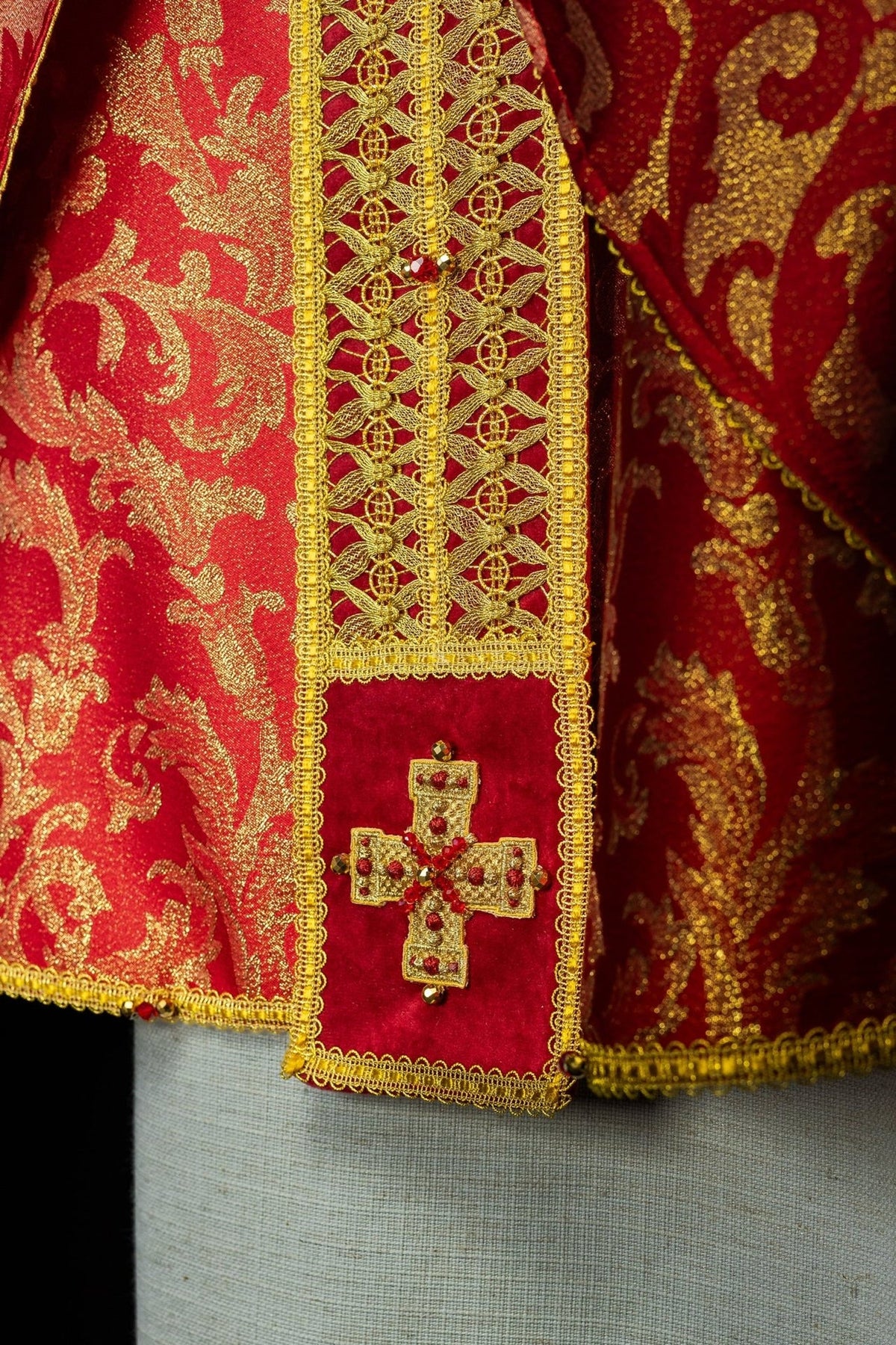 Ręcznie wykonany ornat z naturalnymi kamieniami Handmade 7009