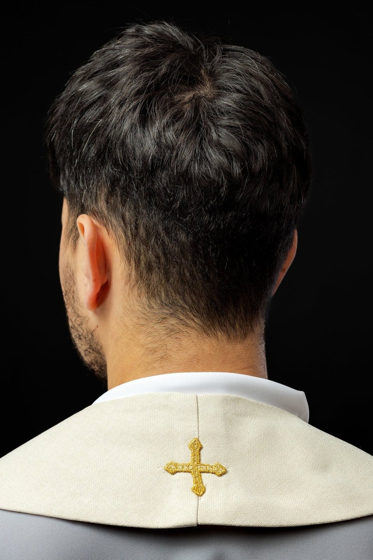 Ecru stole back view with a small gold cross embroidery