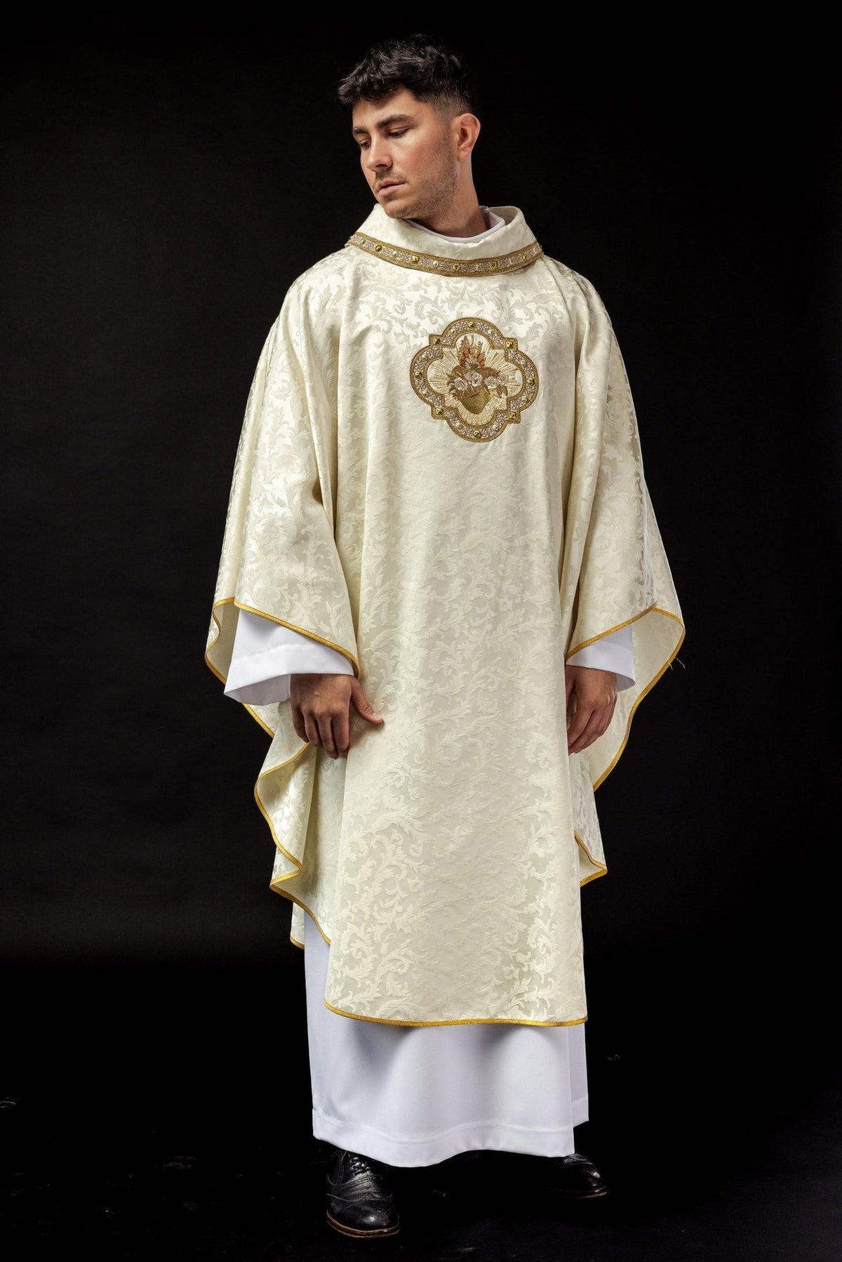 Ecru chasuble front view with Heart of Mary embroidery and gold trim
