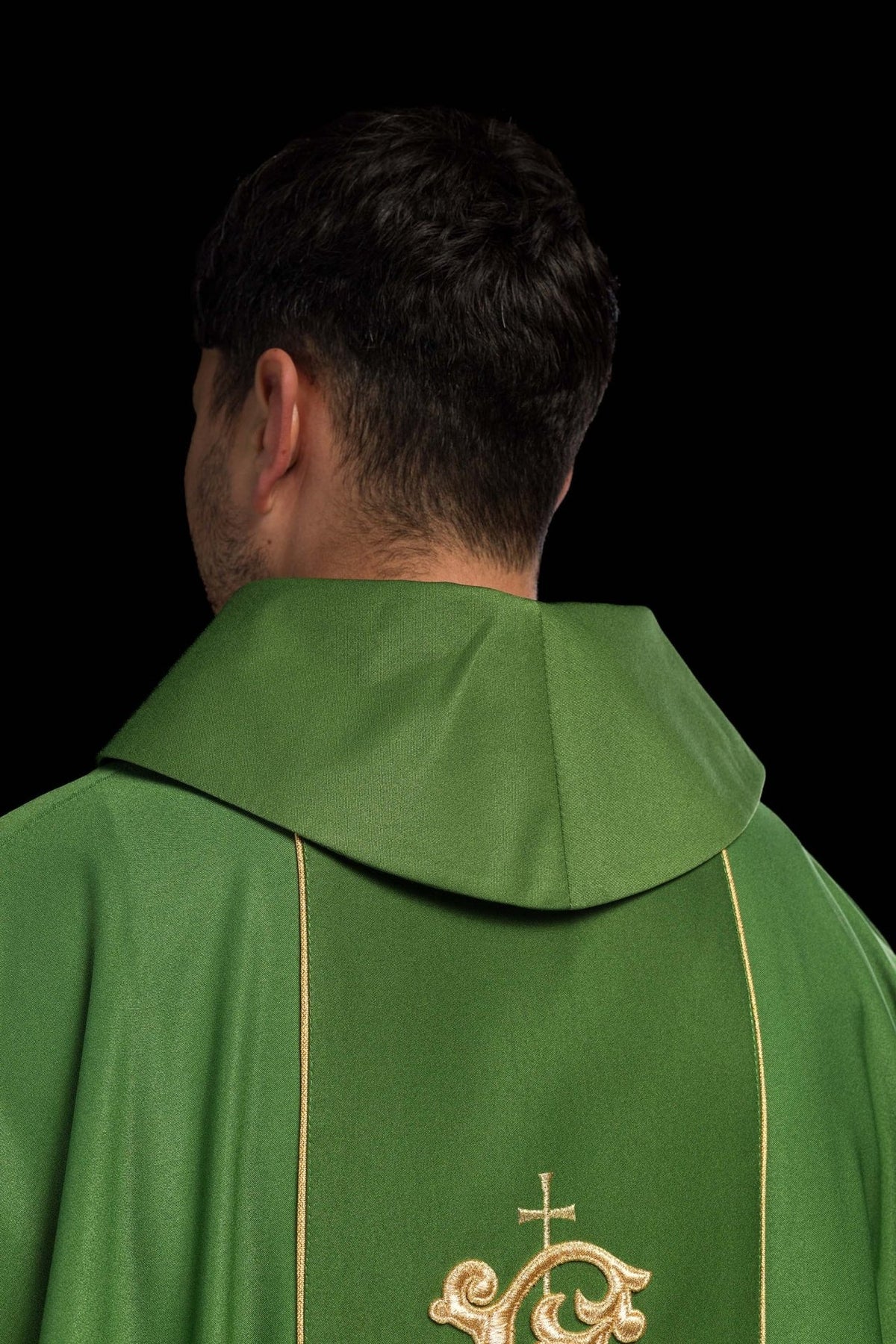 Green chasuble, back close-up with stand-up collar and gold-trimmed orphrey