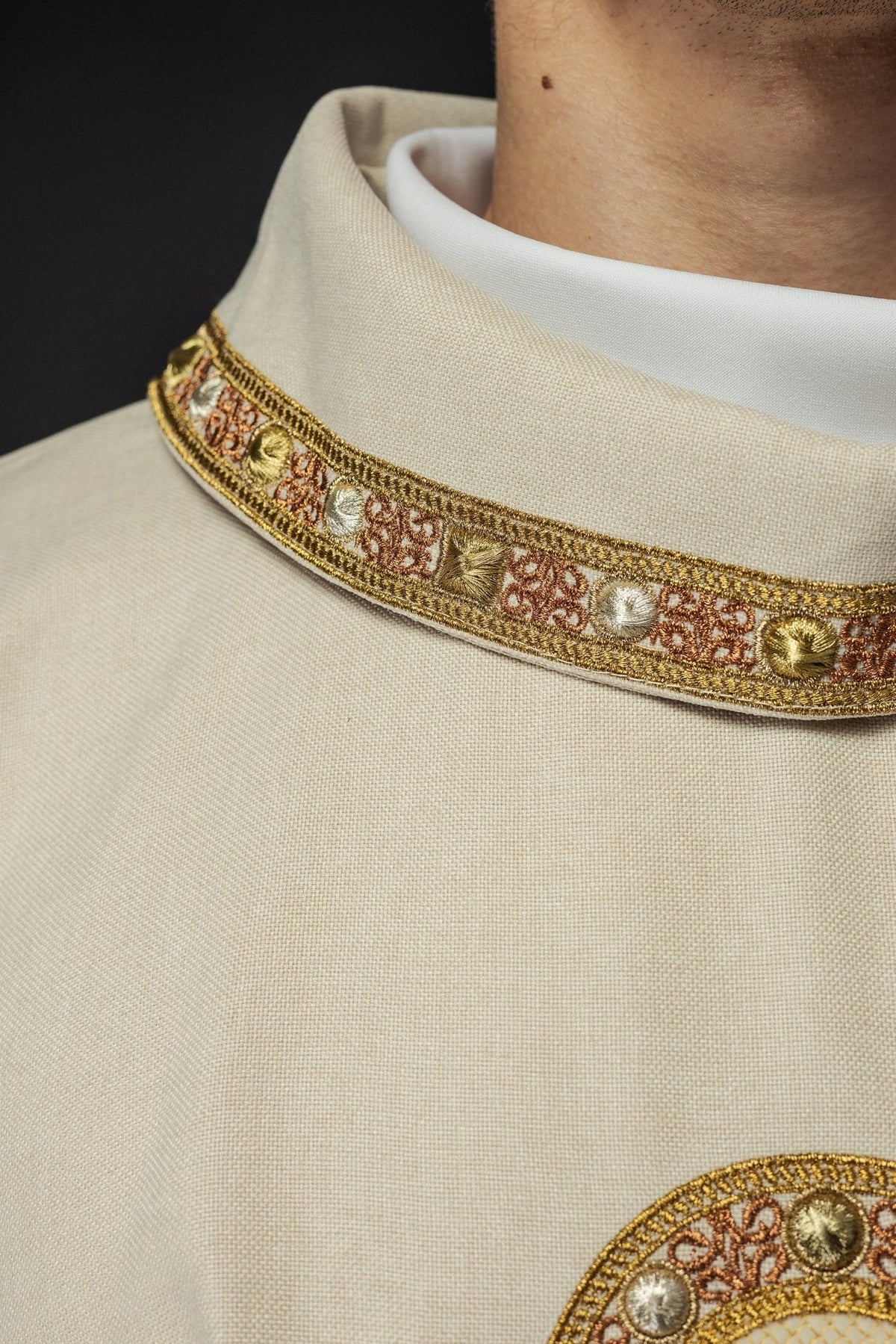 Ecru chasuble, close-up of gold embroidered collar trim