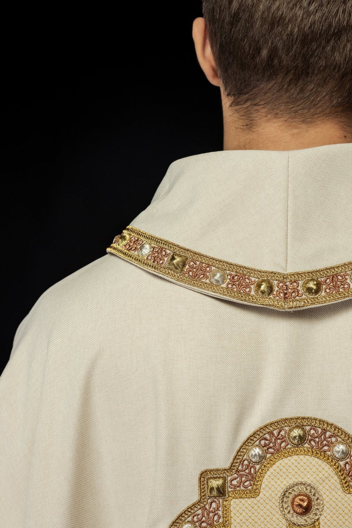 Ecru chasuble, back close-up with embroidered collar trim