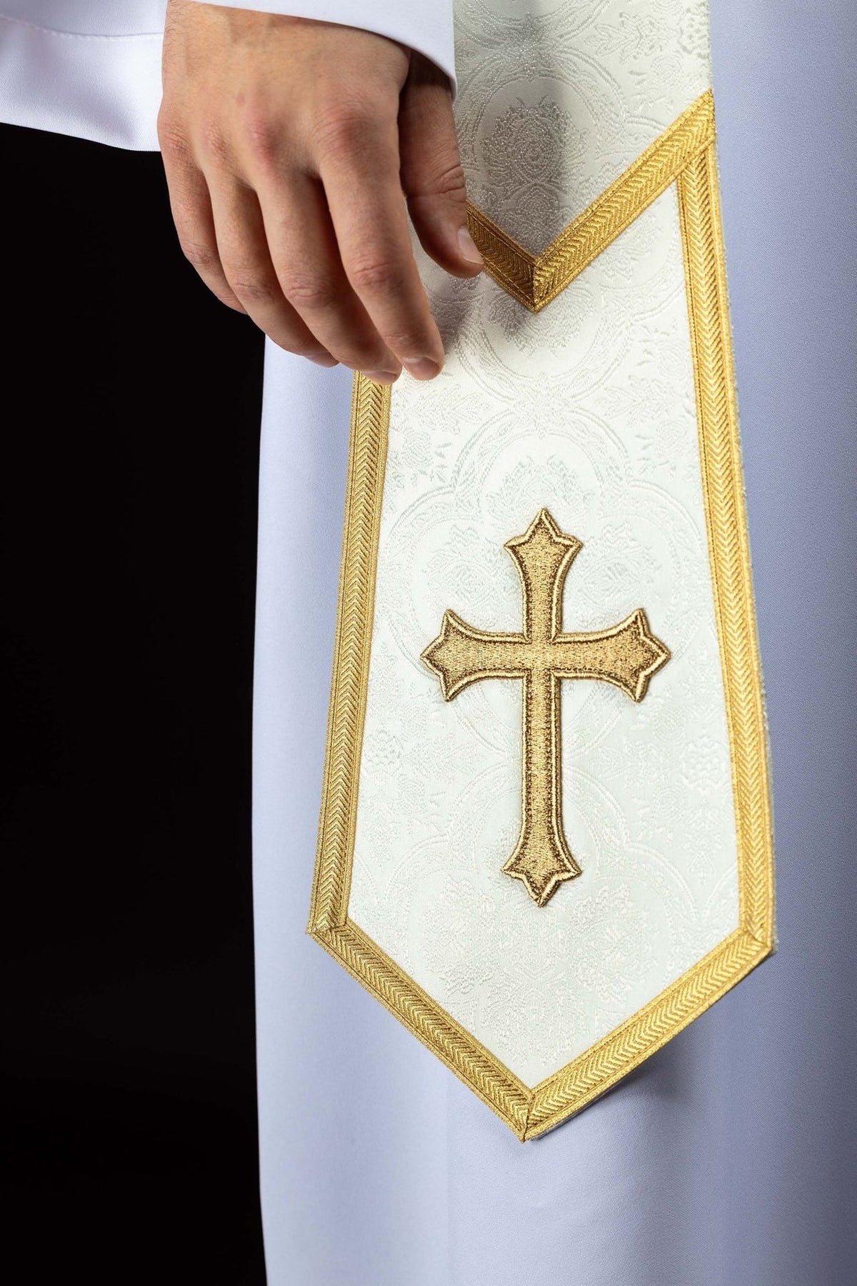 Stuła haftowana z motywem Krzyża ecru tkanina żakardowa