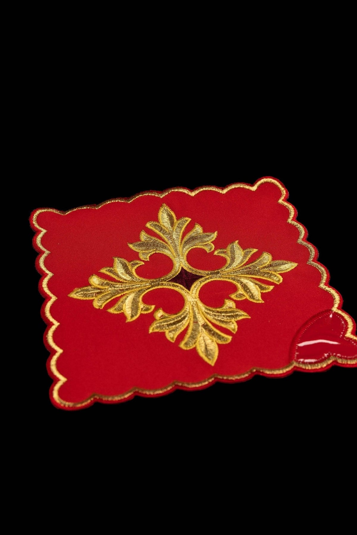Zestaw czterech palek z haftowanym symbolem krzyża